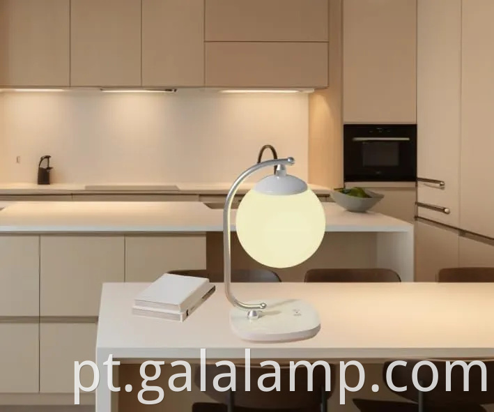 Lâmpada de mesa de LED regulável com carregamento sem fio para o quarto